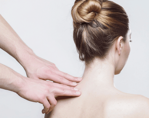 ماساژ گردن زنانه
